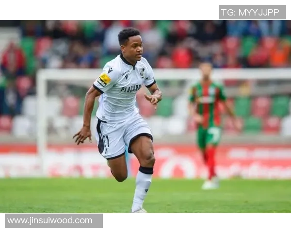 非洲最帅足球球星是谁 他在场上场下的魅力令人无法抗拒